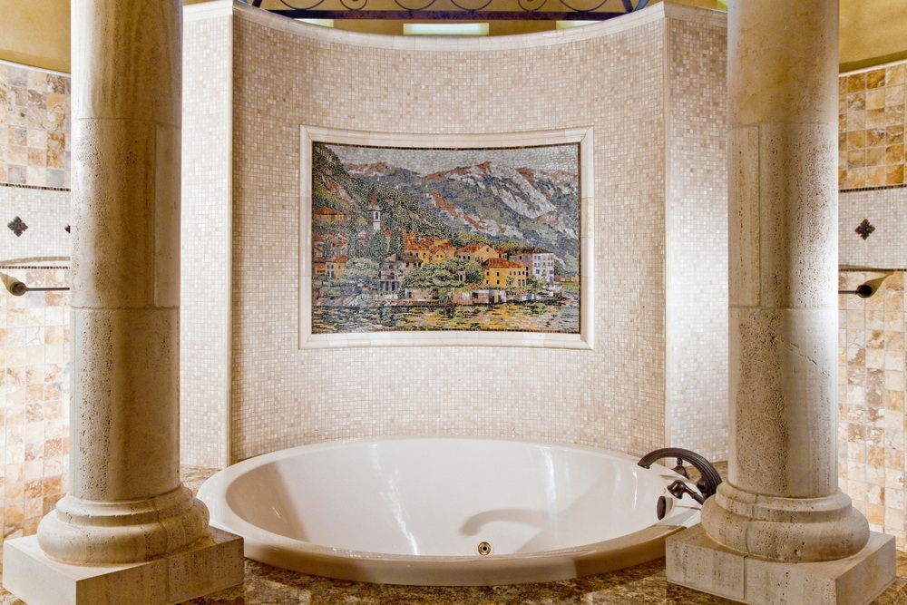 Ванная комната древнего римлянина. Мозаичное панно для ванной. Ванная в античном стиле. Плитка в греческом стиле в ванную. Панно в ванную комнату из плитки.