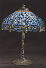 лампа Стрекозы,1900;высота 75 см, диам. 56 см;музей Крайслера в Норфолке;Норфолк, Виргиния